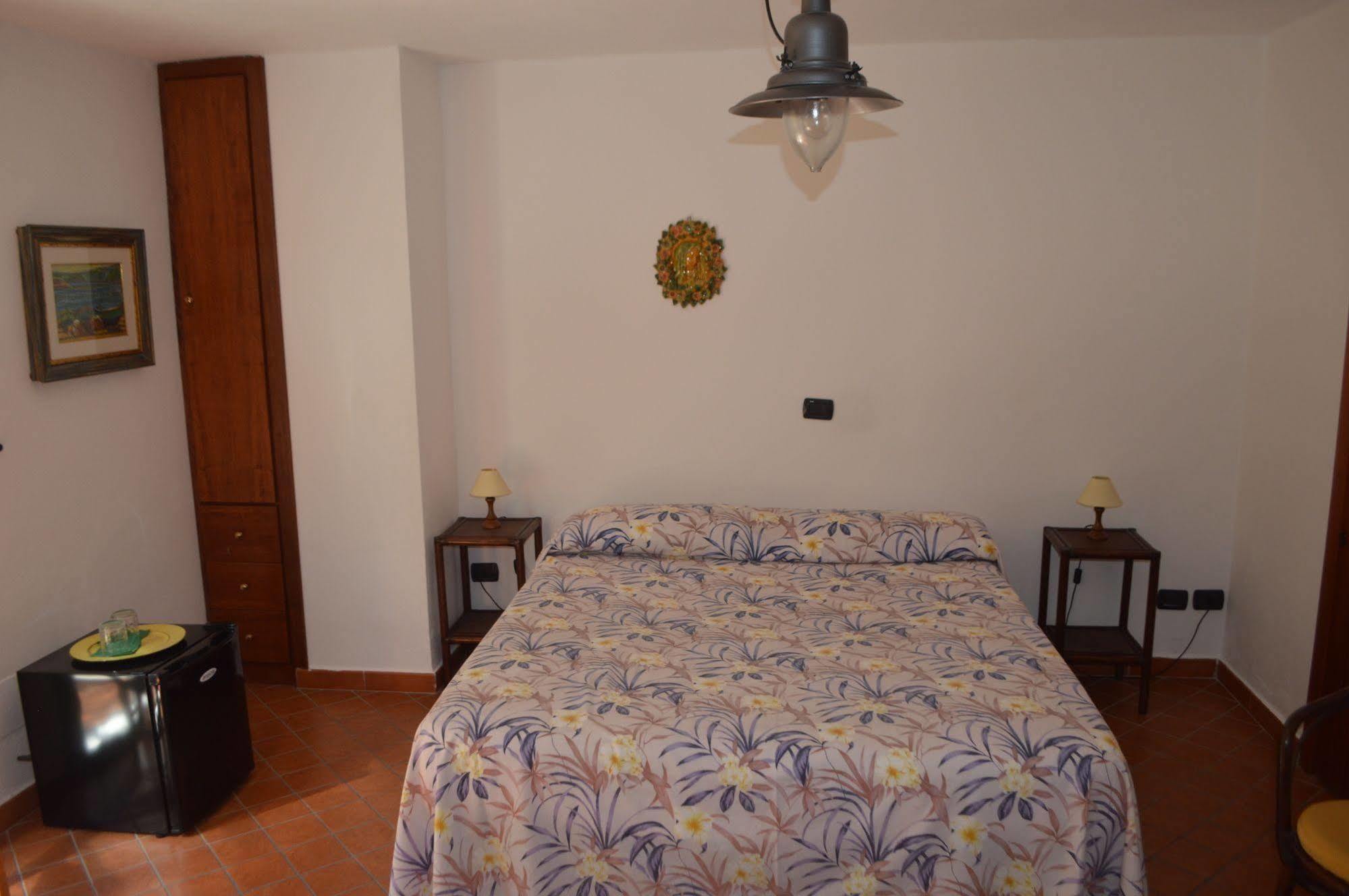 Le Piccole Grotte Bed & Breakfast Scilla Eksteriør bilde
